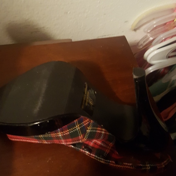 red plaid heels never worn - Picture 3 of 5